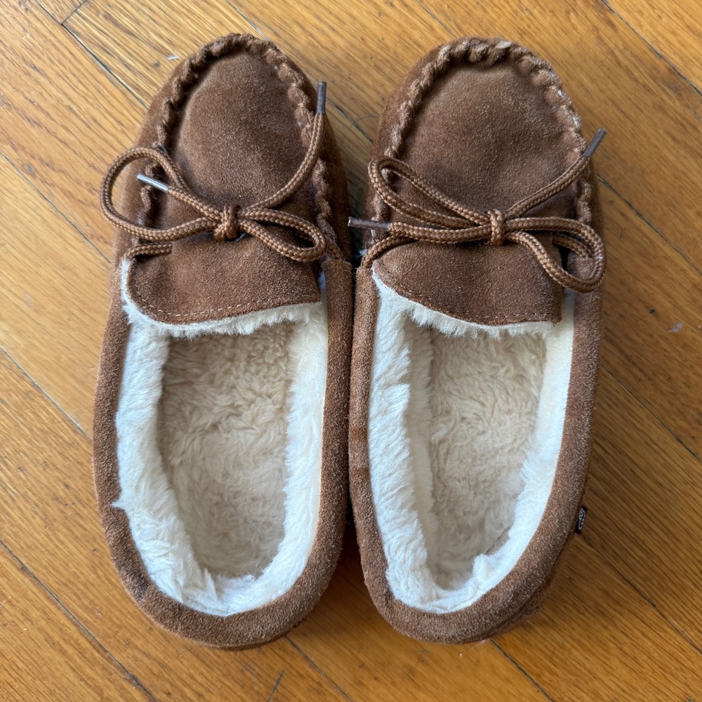 LAMO - The Kid’s Moc - Faux Fur Slippers - Youth Size 4 Unisex